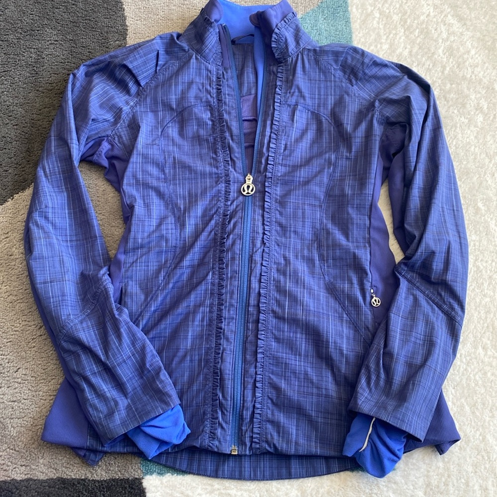 Lululemon ahead of the curve size 6